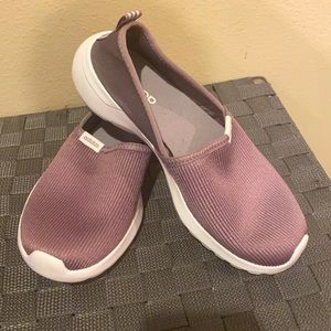 Cloudfoam lilac purple Adidas skip one